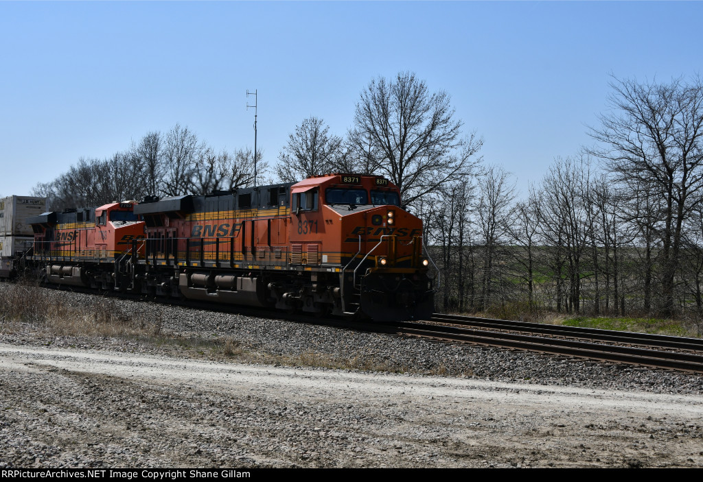 BNSF 8371 Roster shot.